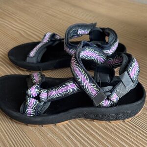 Teva Hydratrek women’s size 8.